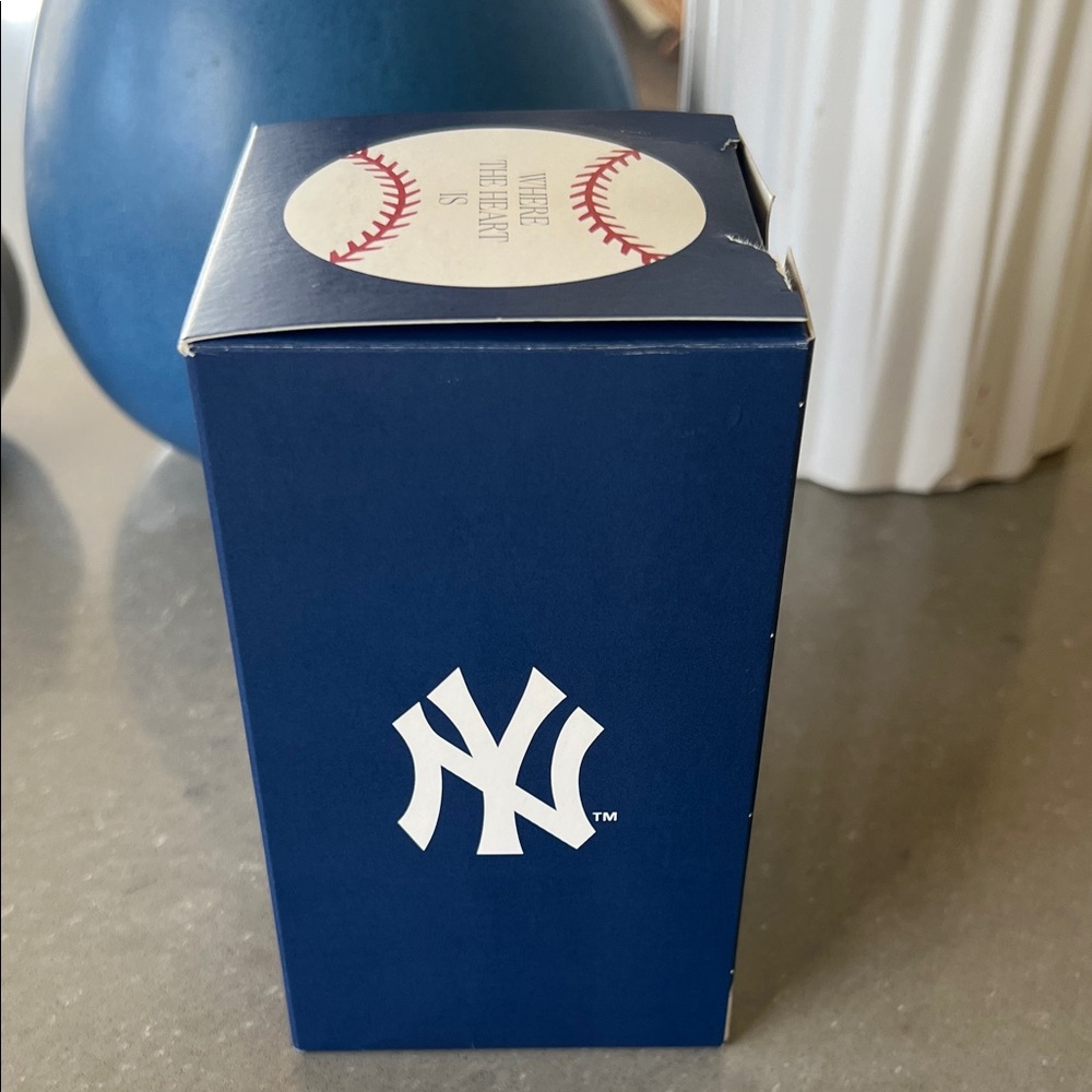 Yankee Stadium Homesick Candle - Blue - Picture 3 of 9